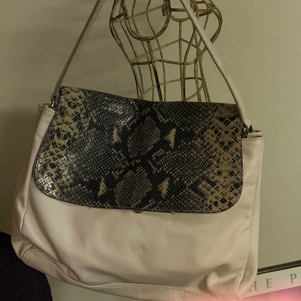 Cow leather, polyester inside lining. In excellent condition